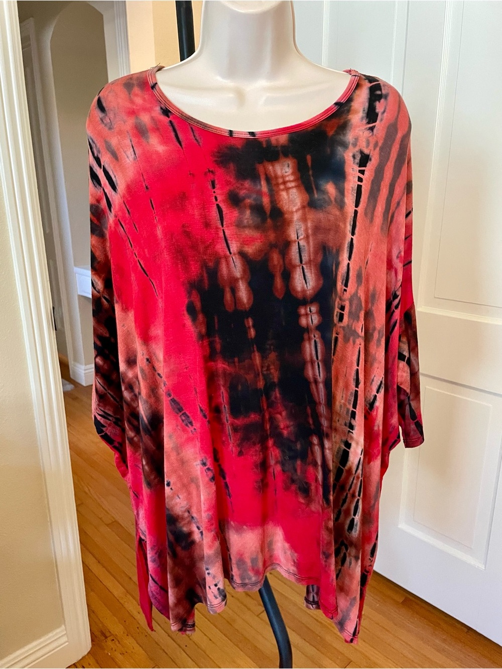 Crépas Red & Black Tie Dye Flowing Dolman Sleeve Top One Size